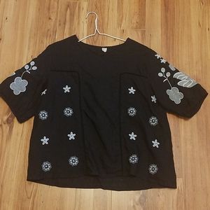 Black and white linen floral top